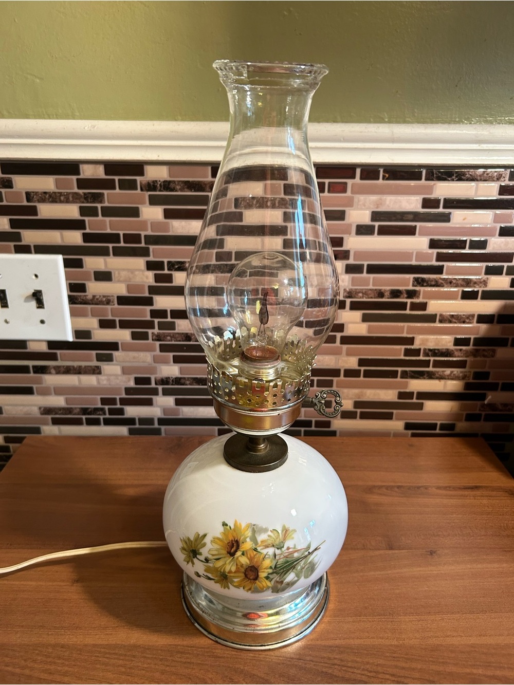 Floral Glass Table Lamp — White with Yellow Sunflower Design